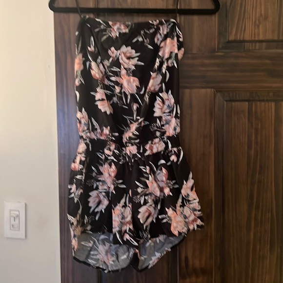 Floral black Romper - Picture 1 of 4